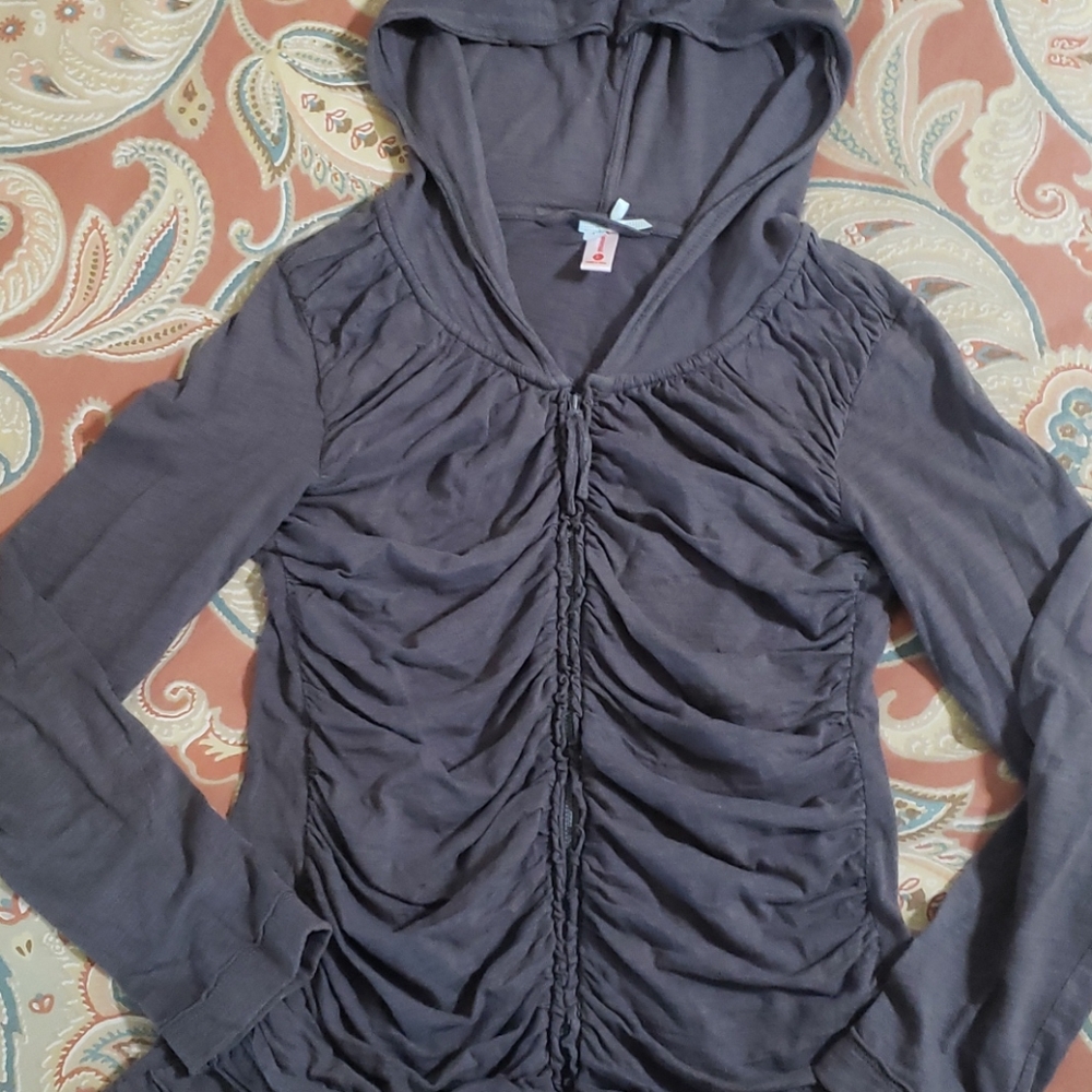 Lightweight zip up